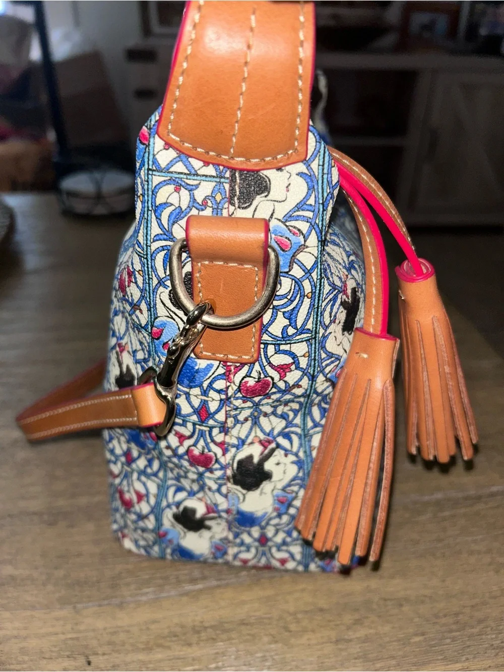 Dooney & Bourke Blue Disney Snow White Printed Canvas Crossbody EUC - Picture 3 of 5
